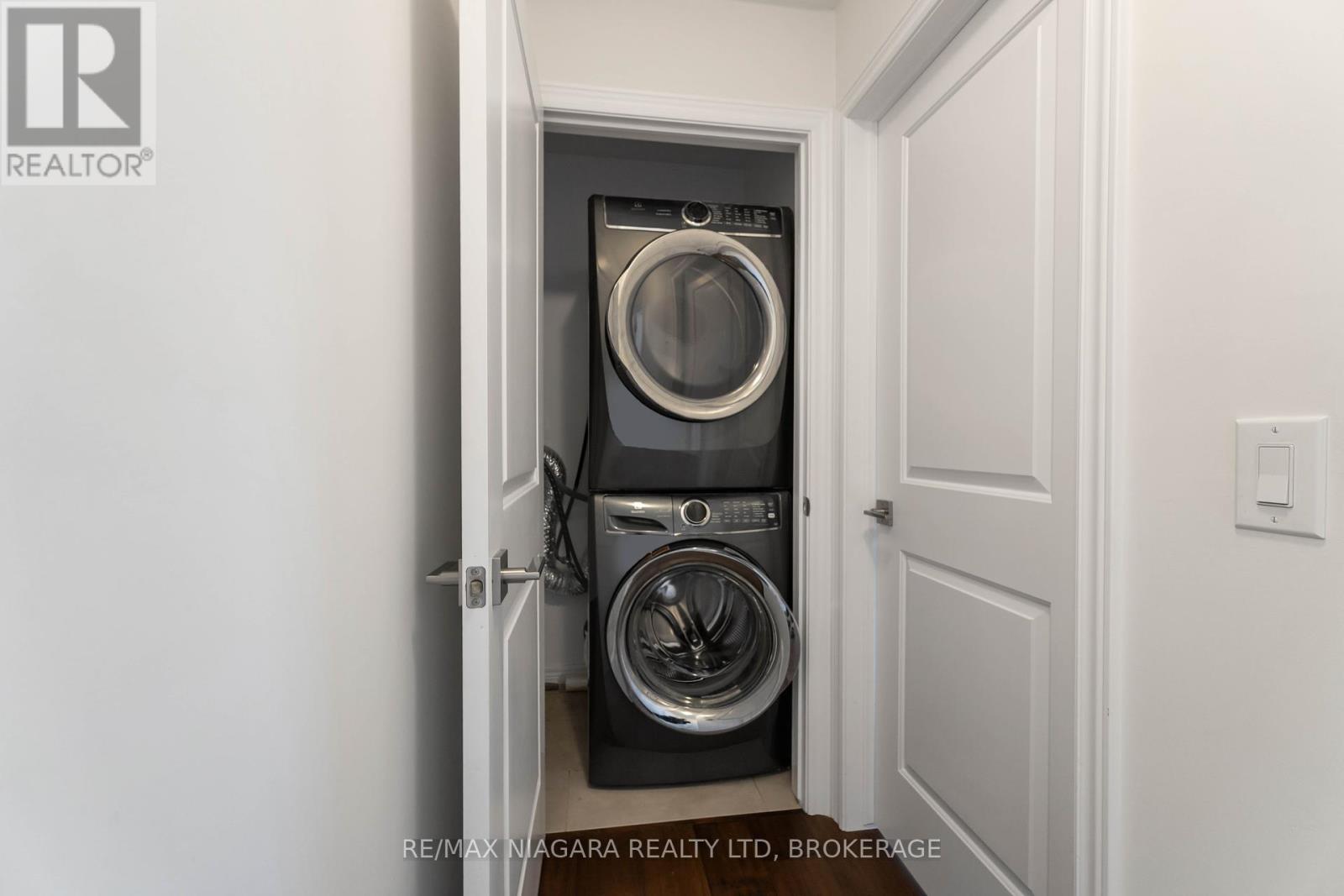 21 Lamb Crescent, Thorold (Hurricane/merrittville), Ontario  L2V 0G8 - Photo 16 - X12449524