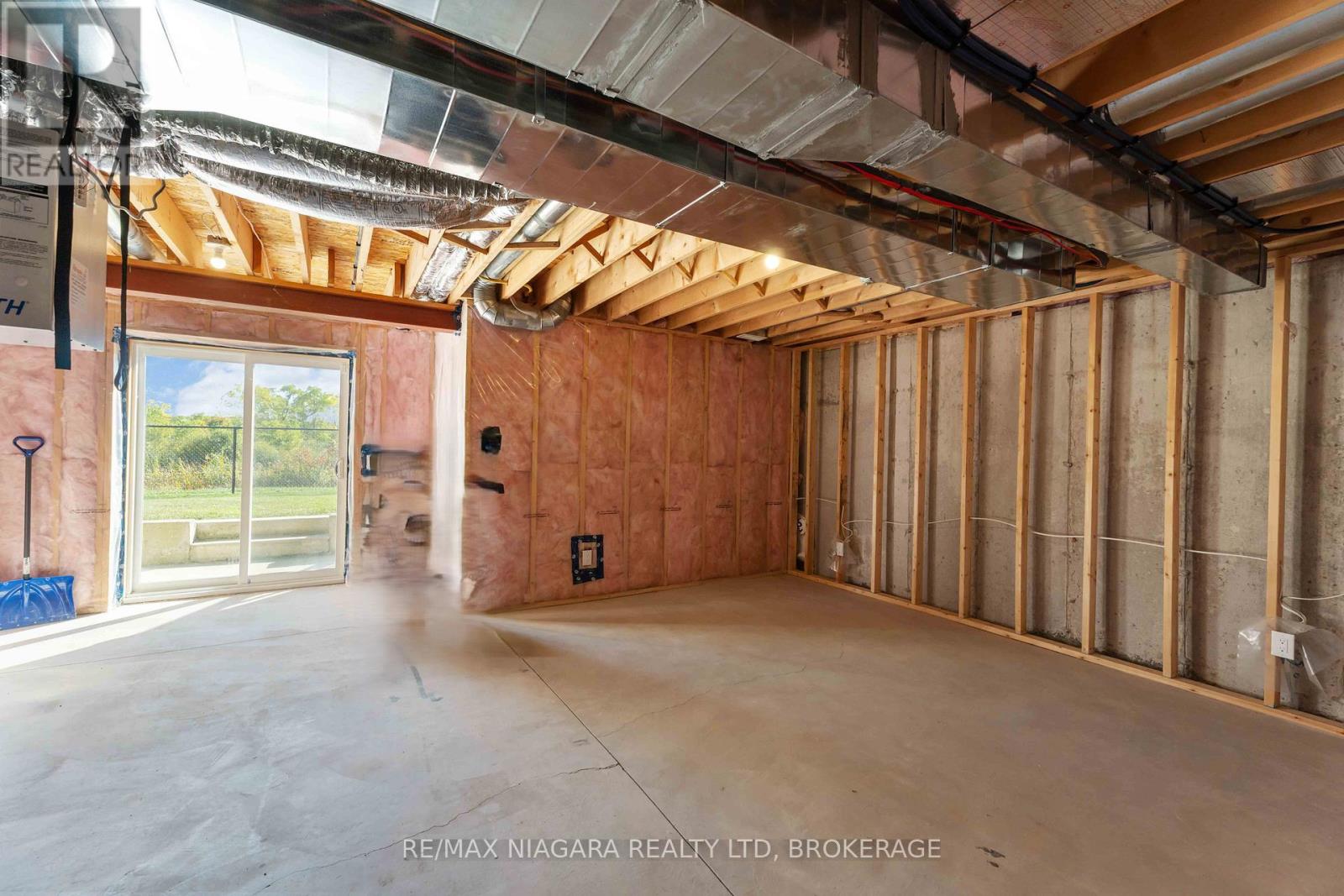 21 Lamb Crescent, Thorold (Hurricane/merrittville), Ontario  L2V 0G8 - Photo 18 - X12449524