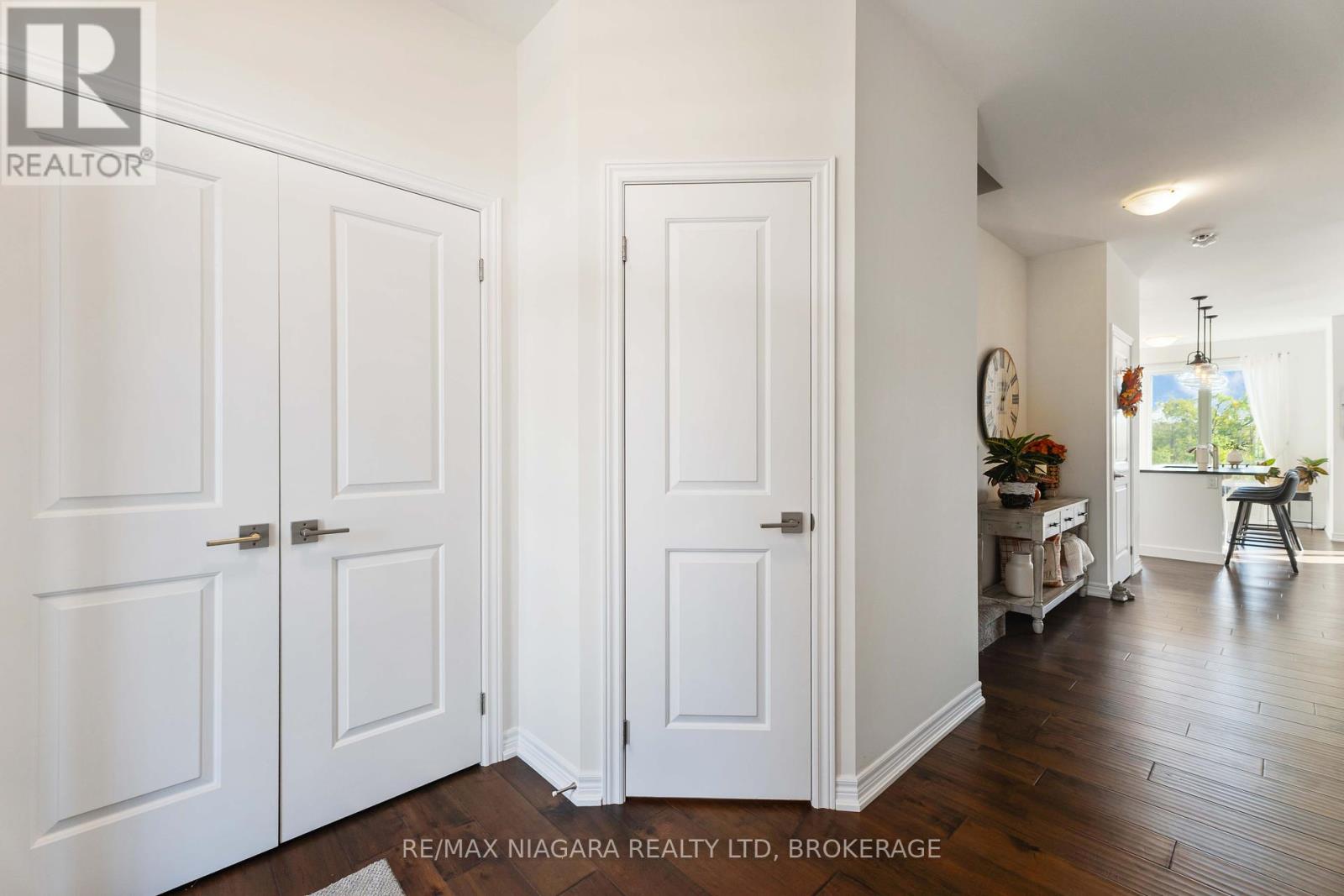 21 Lamb Crescent, Thorold (Hurricane/merrittville), Ontario  L2V 0G8 - Photo 4 - X12449524