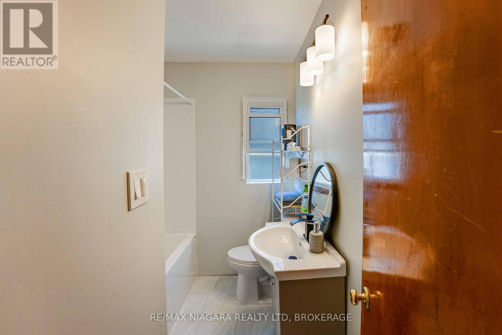 6589 Dunn Street, Niagara Falls, Ontario  L2G 2P9 - Photo 13 - X12450233