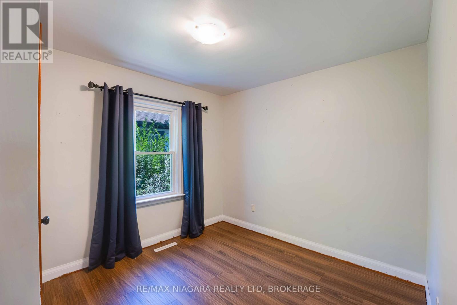 6589 Dunn Street, Niagara Falls, Ontario  L2G 2P9 - Photo 18 - X12450233