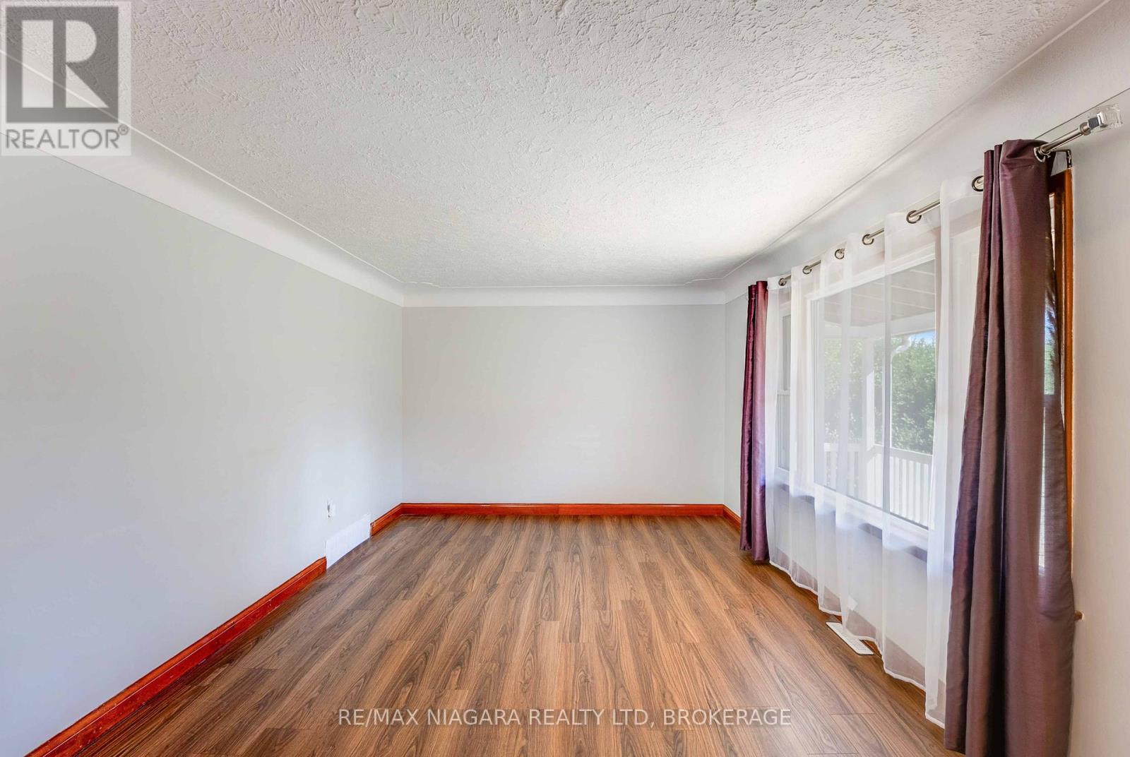 6589 Dunn Street, Niagara Falls, Ontario  L2G 2P9 - Photo 6 - X12450233