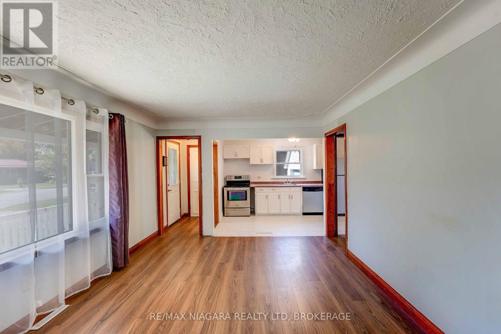 6589 Dunn Street, Niagara Falls, Ontario  L2G 2P9 - Photo 7 - X12450233