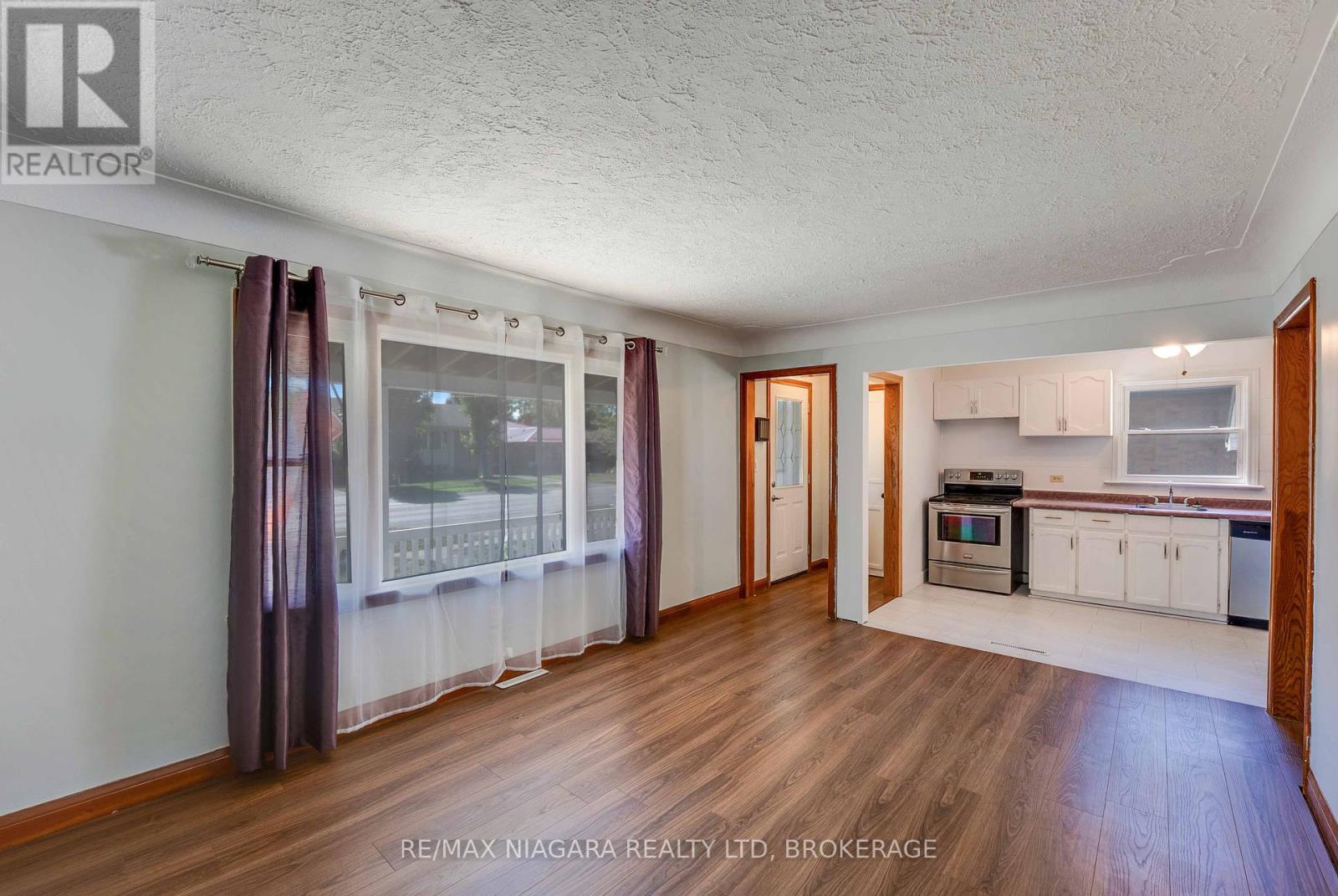 6589 Dunn Street, Niagara Falls, Ontario  L2G 2P9 - Photo 8 - X12450233