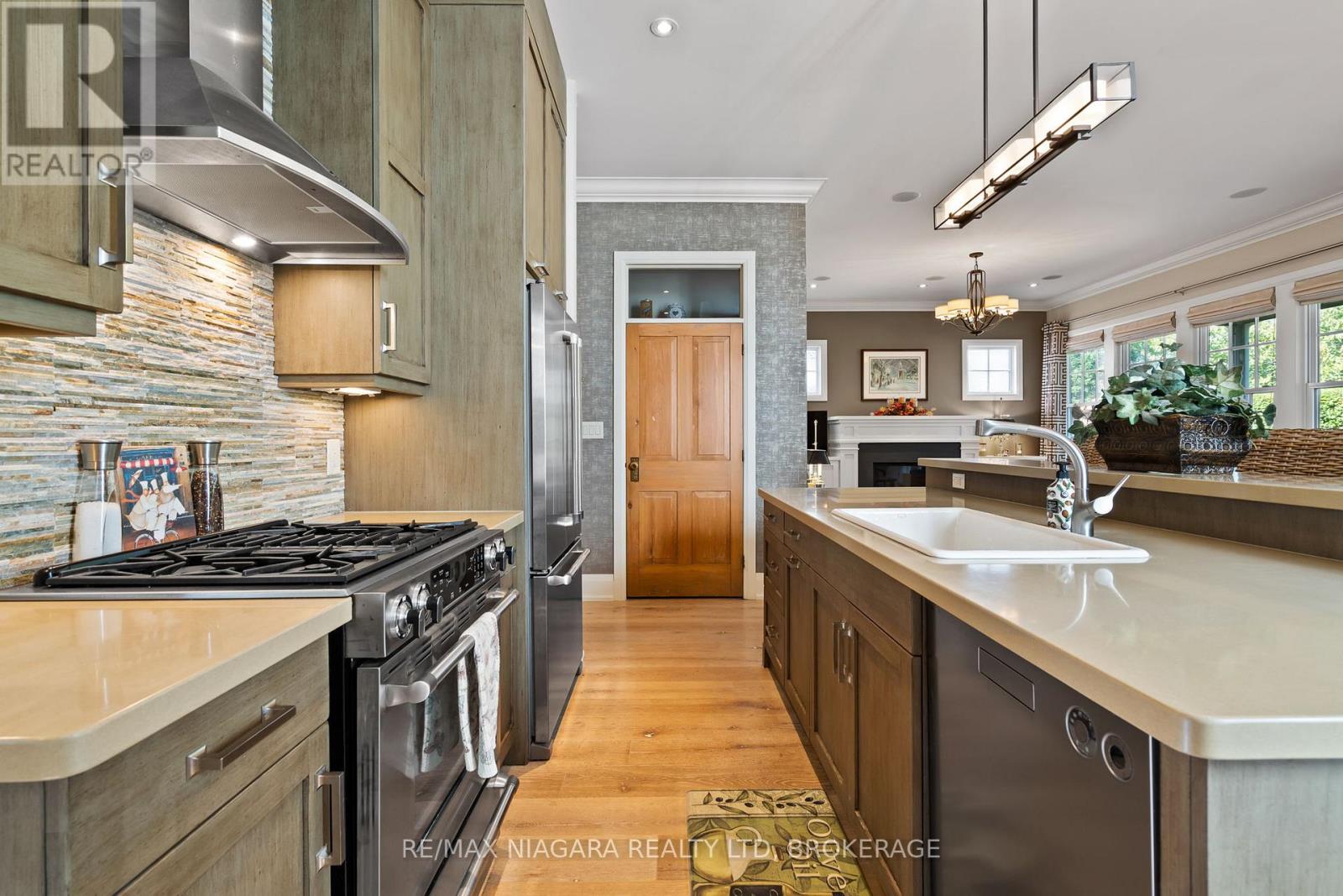 52 Garrison Village Drive, Niagara-On-The-Lake (Town), Ontario  L0S 1J0 - Photo 11 - X12451827