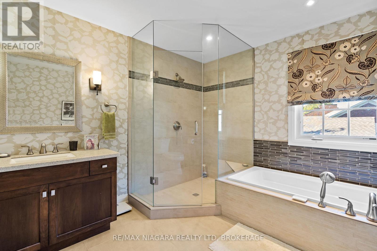 52 Garrison Village Drive, Niagara-On-The-Lake (Town), Ontario  L0S 1J0 - Photo 26 - X12451827
