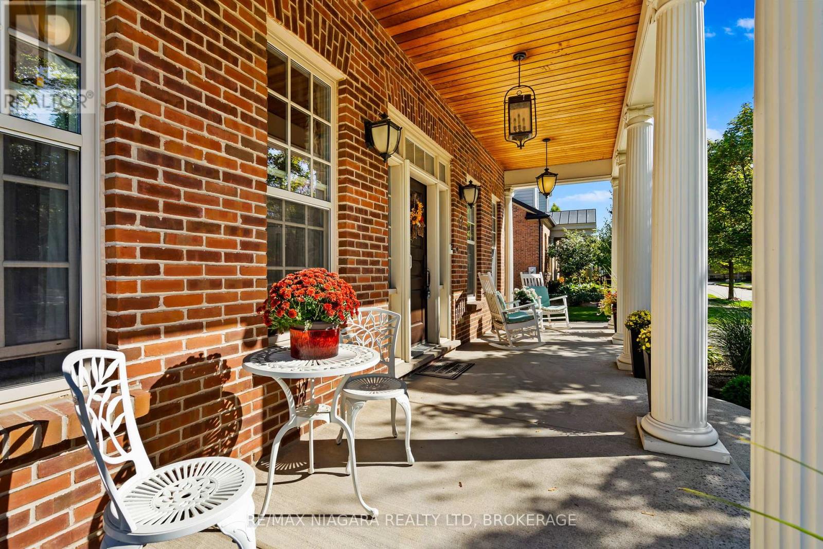 52 Garrison Village Drive, Niagara-On-The-Lake (Town), Ontario  L0S 1J0 - Photo 5 - X12451827