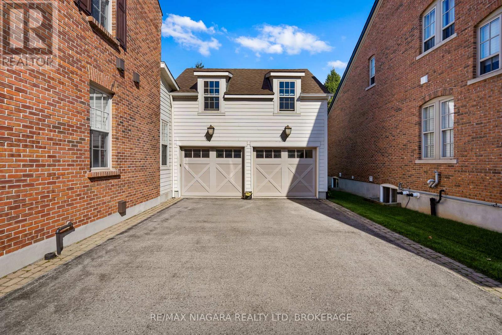52 Garrison Village Drive, Niagara-On-The-Lake (Town), Ontario  L0S 1J0 - Photo 8 - X12451827