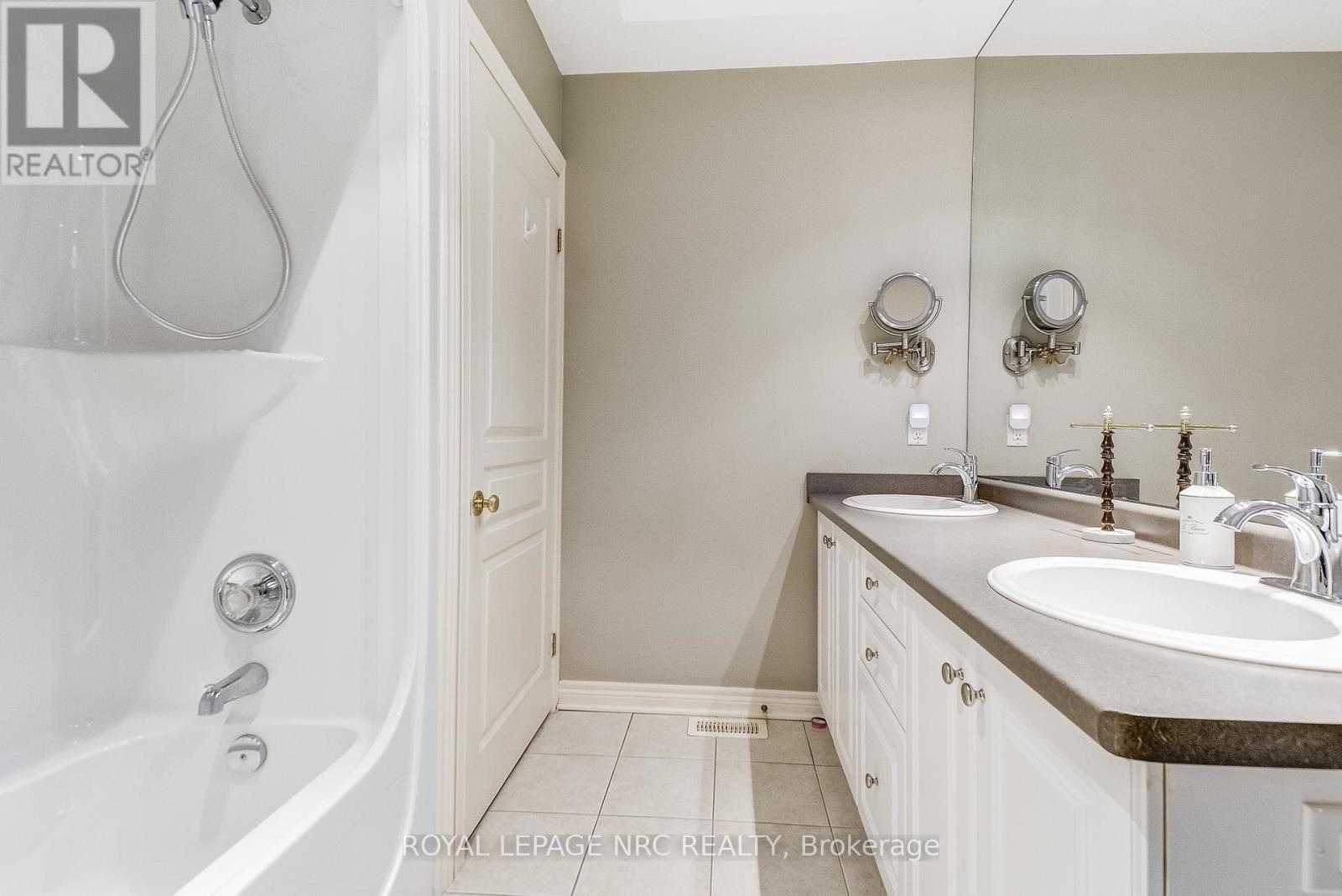 15 Shaws Lane, Niagara-On-The-Lake (Town), Ontario  L0S 1J0 - Photo 24 - X12451851