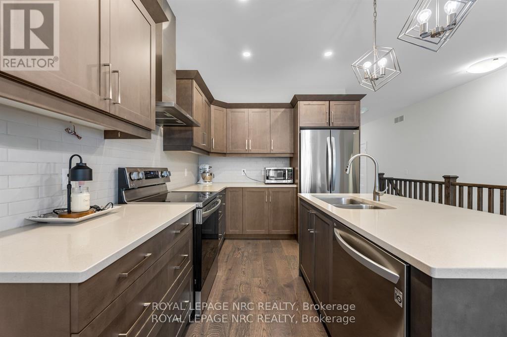 28 Campbell Street, Thorold (Hurricane/merrittville), Ontario  L2V 0J3 - Photo 10 - X12452155