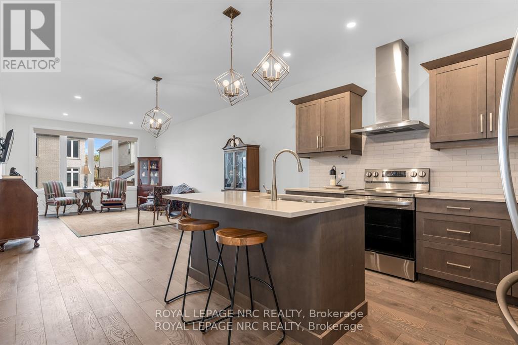 28 Campbell Street, Thorold (Hurricane/merrittville), Ontario  L2V 0J3 - Photo 11 - X12452155