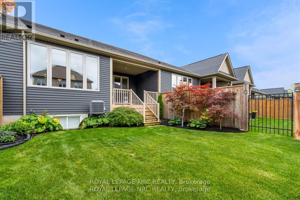 28 Campbell Street, Thorold (Hurricane/merrittville), Ontario  L2V 0J3 - Photo 3 - X12452155