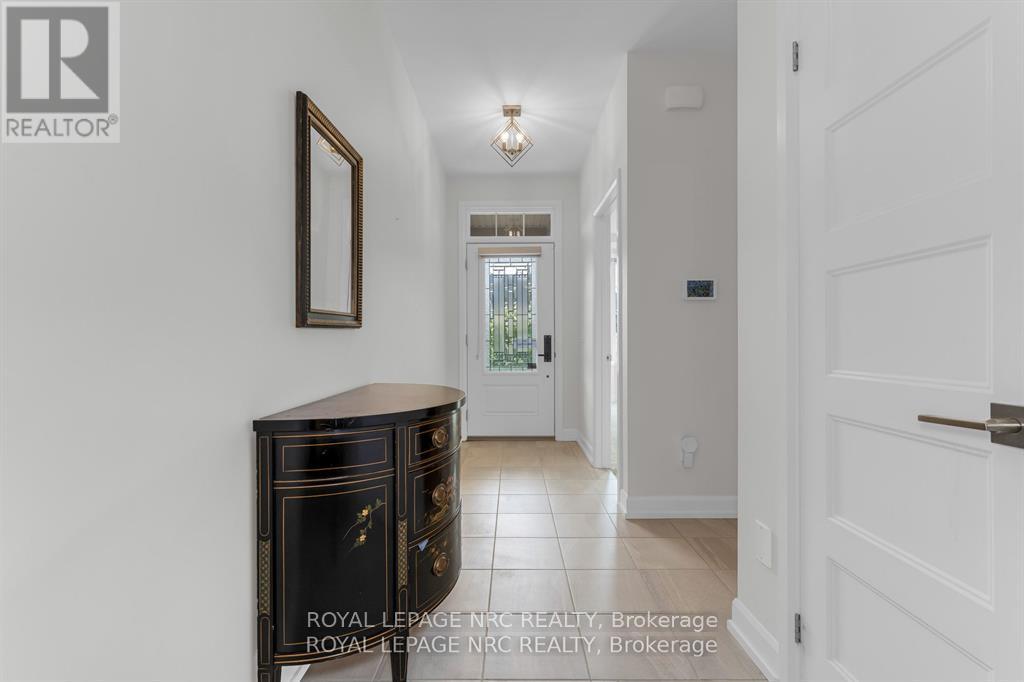 28 Campbell Street, Thorold (Hurricane/merrittville), Ontario  L2V 0J3 - Photo 4 - X12452155