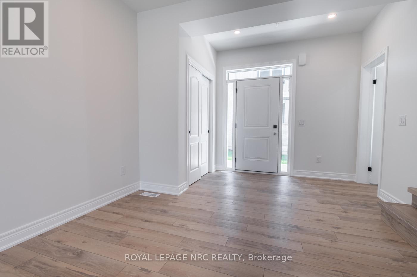 15 - 121a Moffatt Street, St. Catharines, Ontario  L2P 0G4 - Photo 3 - X12452270