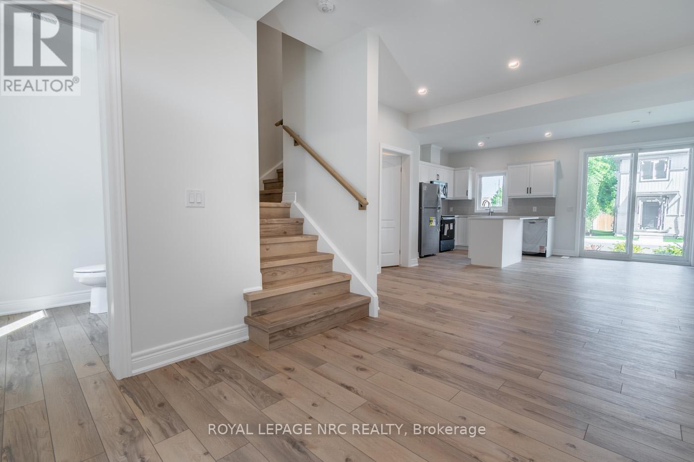 15 - 121a Moffatt Street, St. Catharines, Ontario  L2P 0G4 - Photo 7 - X12452270