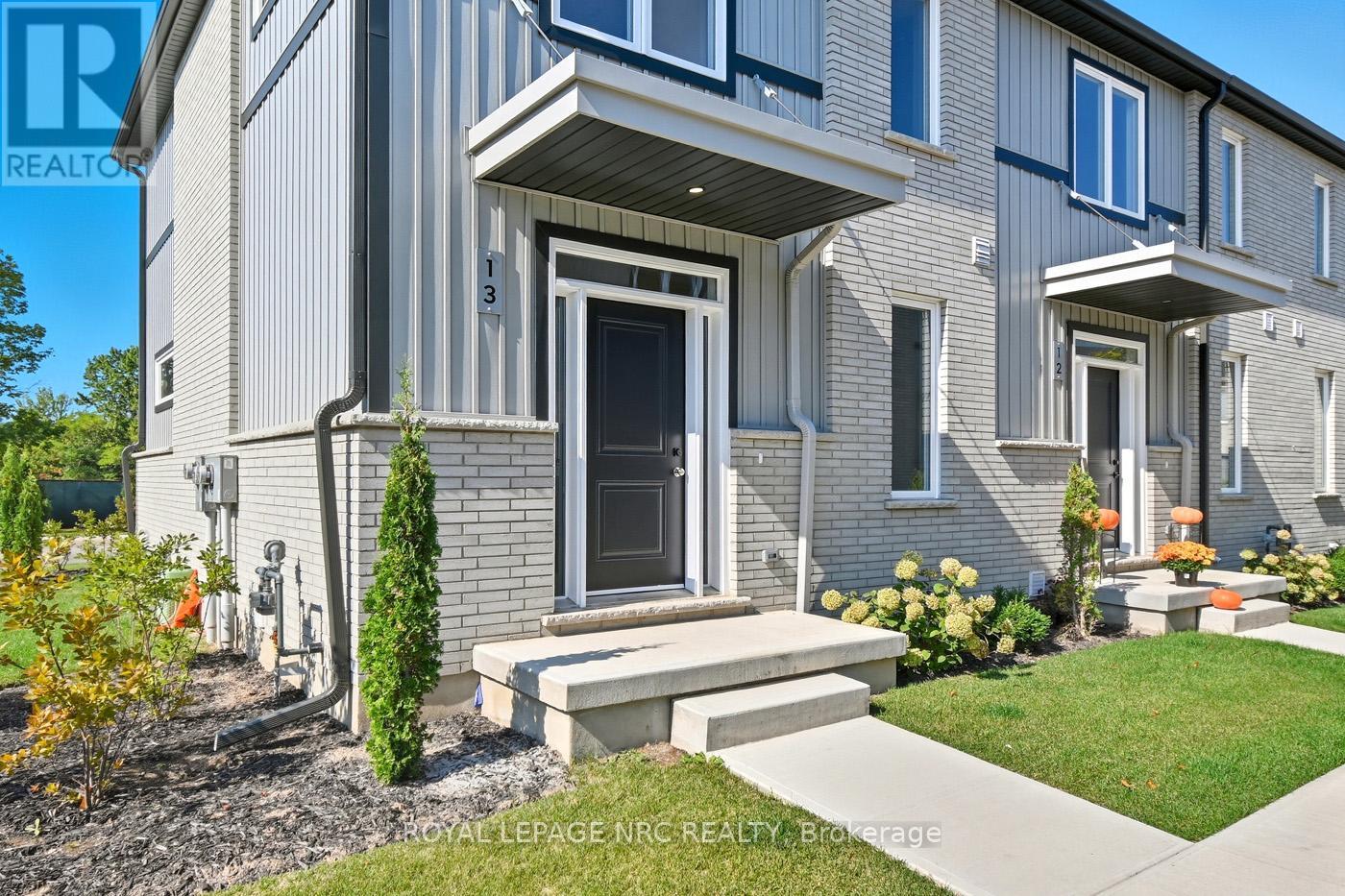 13 - 121a Moffatt Street, St. Catharines (Oakdale), Ontario  L2P 0G4 - Photo 2 - X12452271