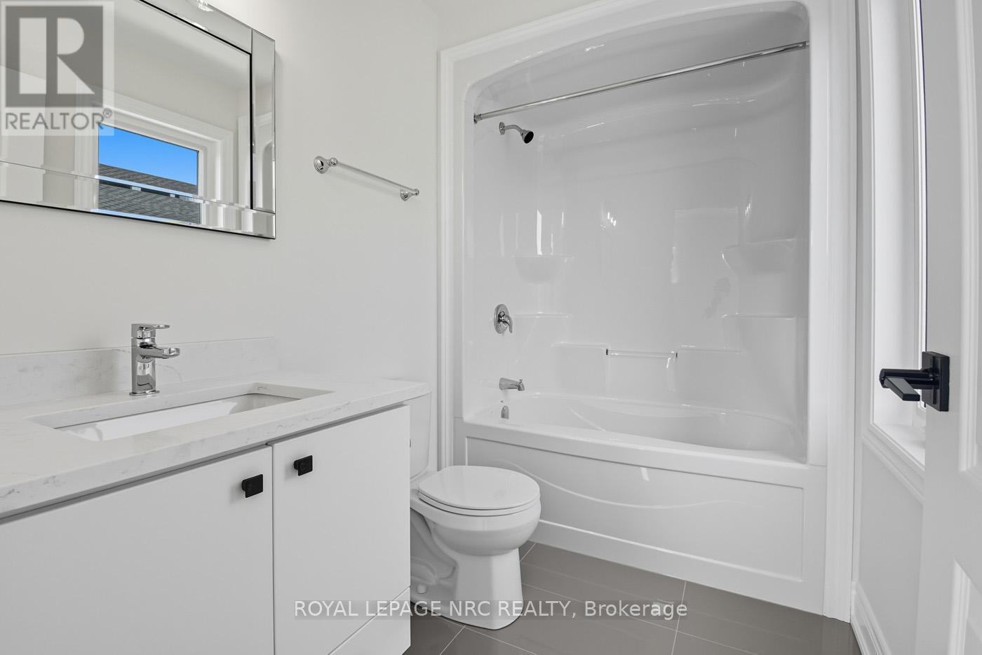 13 - 121a Moffatt Street, St. Catharines (Oakdale), Ontario  L2P 0G4 - Photo 26 - X12452271