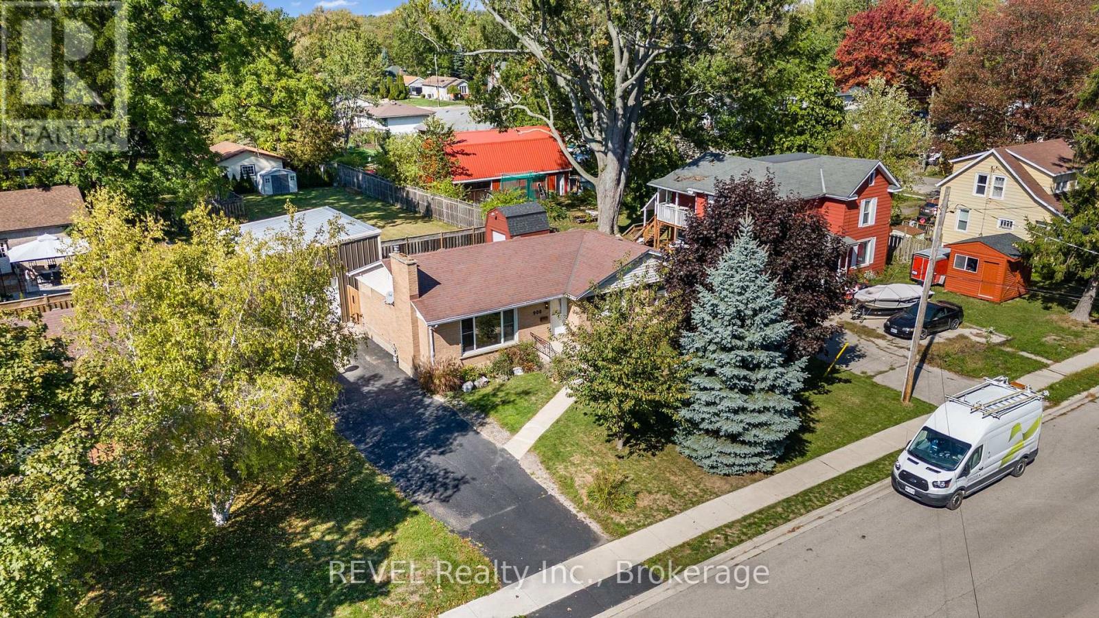908 Cedar Street, Haldimand (Dunnville), Ontario  N1A 2K3 - Photo 2 - X12452510