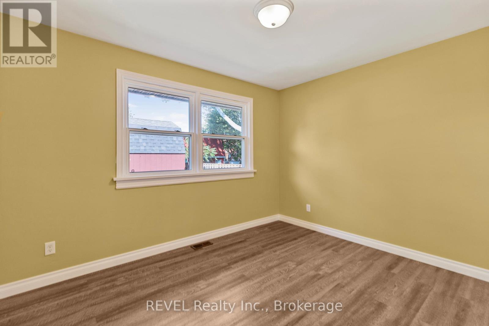 908 Cedar Street, Haldimand (Dunnville), Ontario  N1A 2K3 - Photo 21 - X12452510