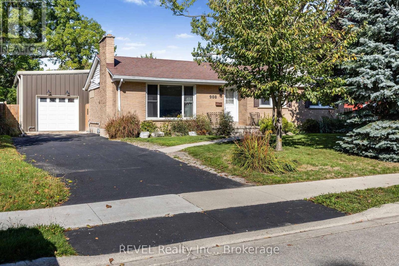 908 Cedar Street, Haldimand (Dunnville), Ontario  N1A 2K3 - Photo 3 - X12452510