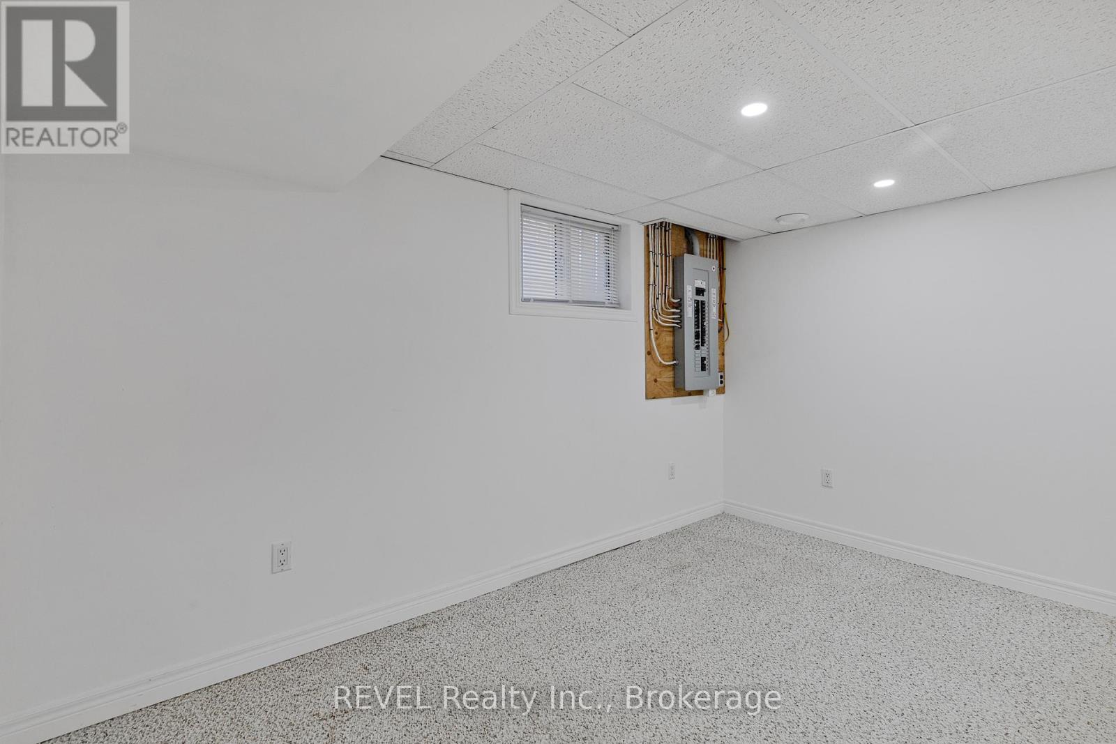 908 Cedar Street, Haldimand (Dunnville), Ontario  N1A 2K3 - Photo 33 - X12452510