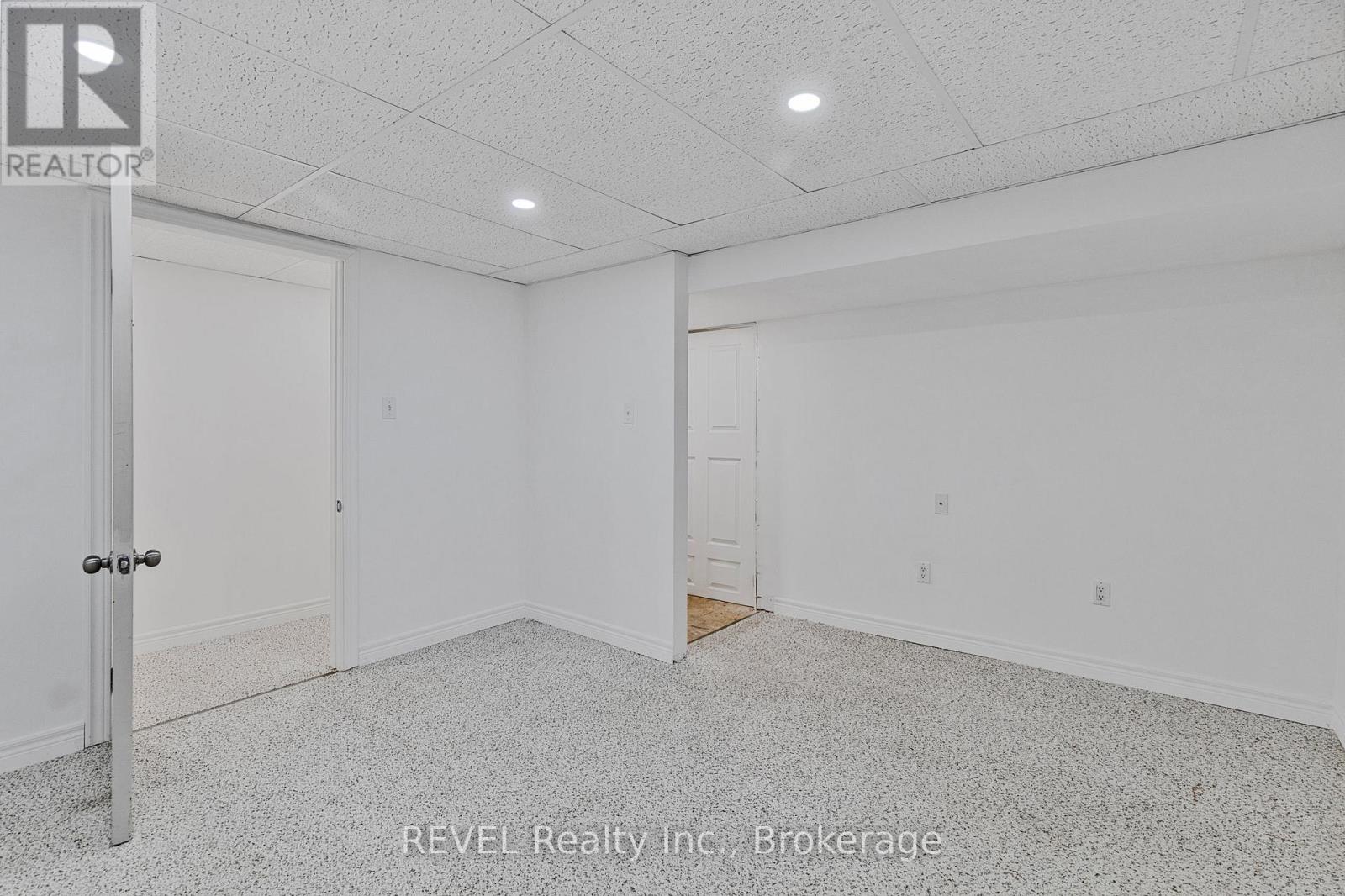 908 Cedar Street, Haldimand (Dunnville), Ontario  N1A 2K3 - Photo 35 - X12452510