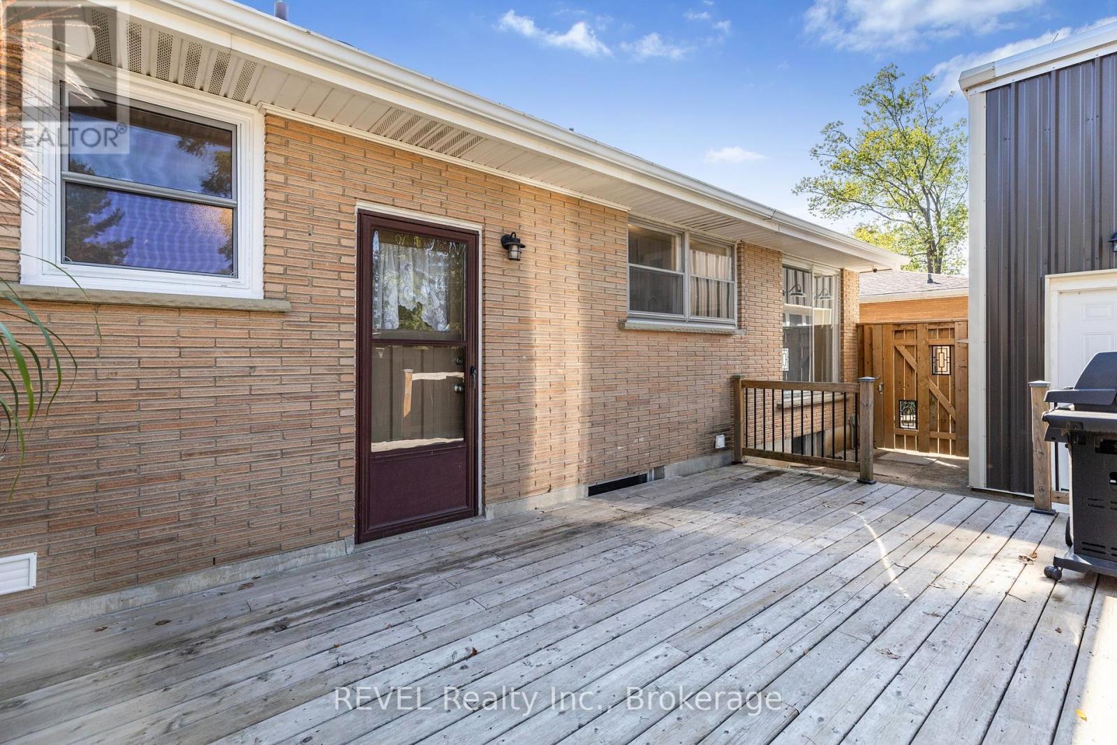 908 Cedar Street, Haldimand (Dunnville), Ontario  N1A 2K3 - Photo 36 - X12452510