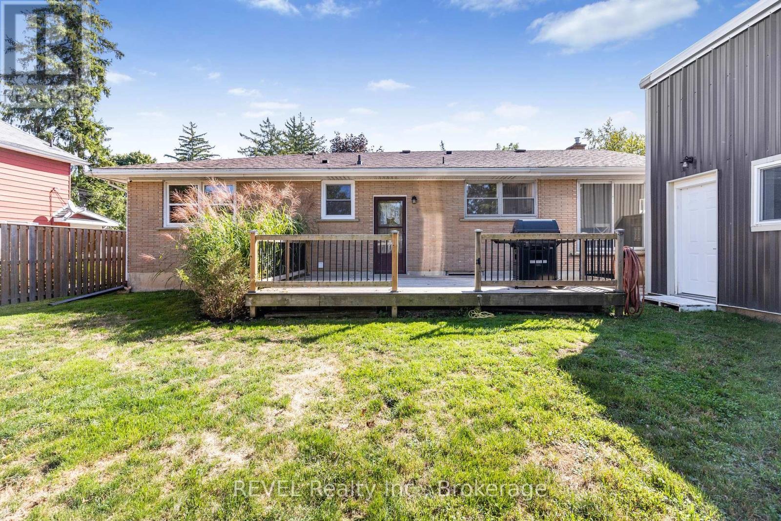 908 Cedar Street, Haldimand (Dunnville), Ontario  N1A 2K3 - Photo 40 - X12452510