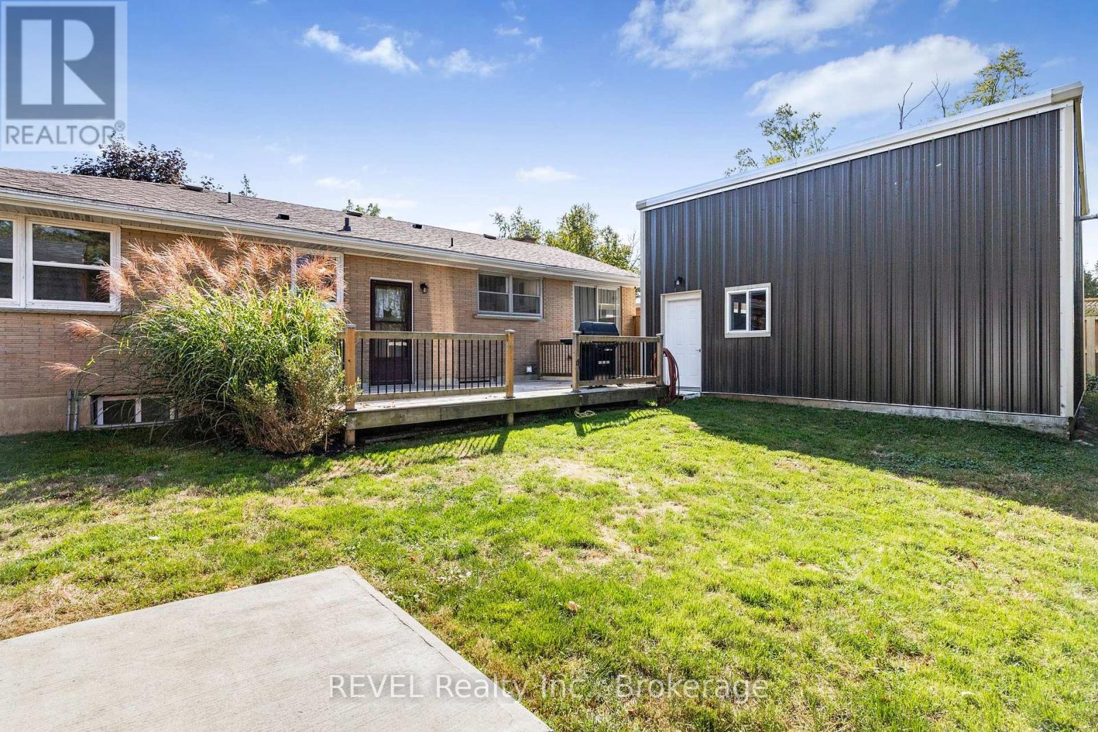 908 Cedar Street, Haldimand (Dunnville), Ontario  N1A 2K3 - Photo 42 - X12452510