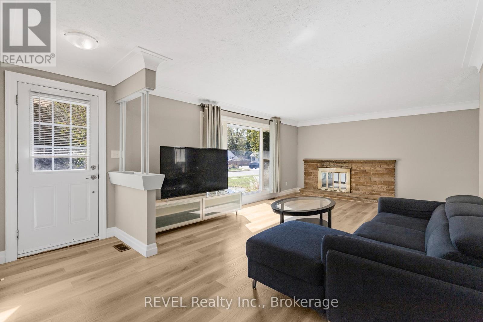 908 Cedar Street, Haldimand (Dunnville), Ontario  N1A 2K3 - Photo 6 - X12452510