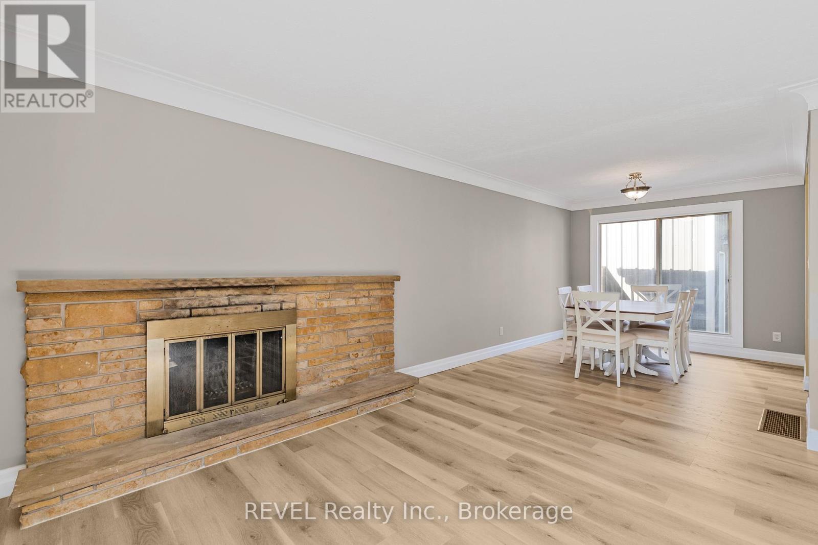 908 Cedar Street, Haldimand (Dunnville), Ontario  N1A 2K3 - Photo 9 - X12452510