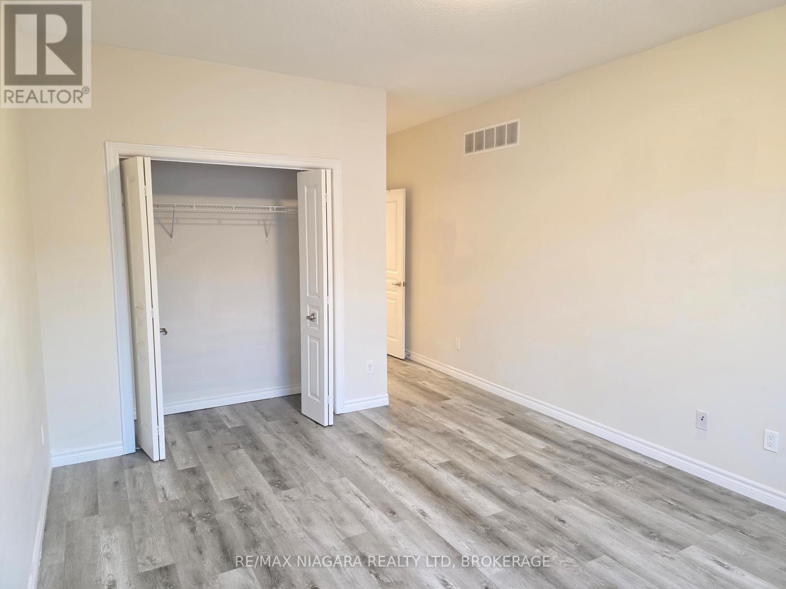 24 Ellis Avenue, St. Catharines (Oakdale), Ontario  L2P 0E6 - Photo 15 - X12452512