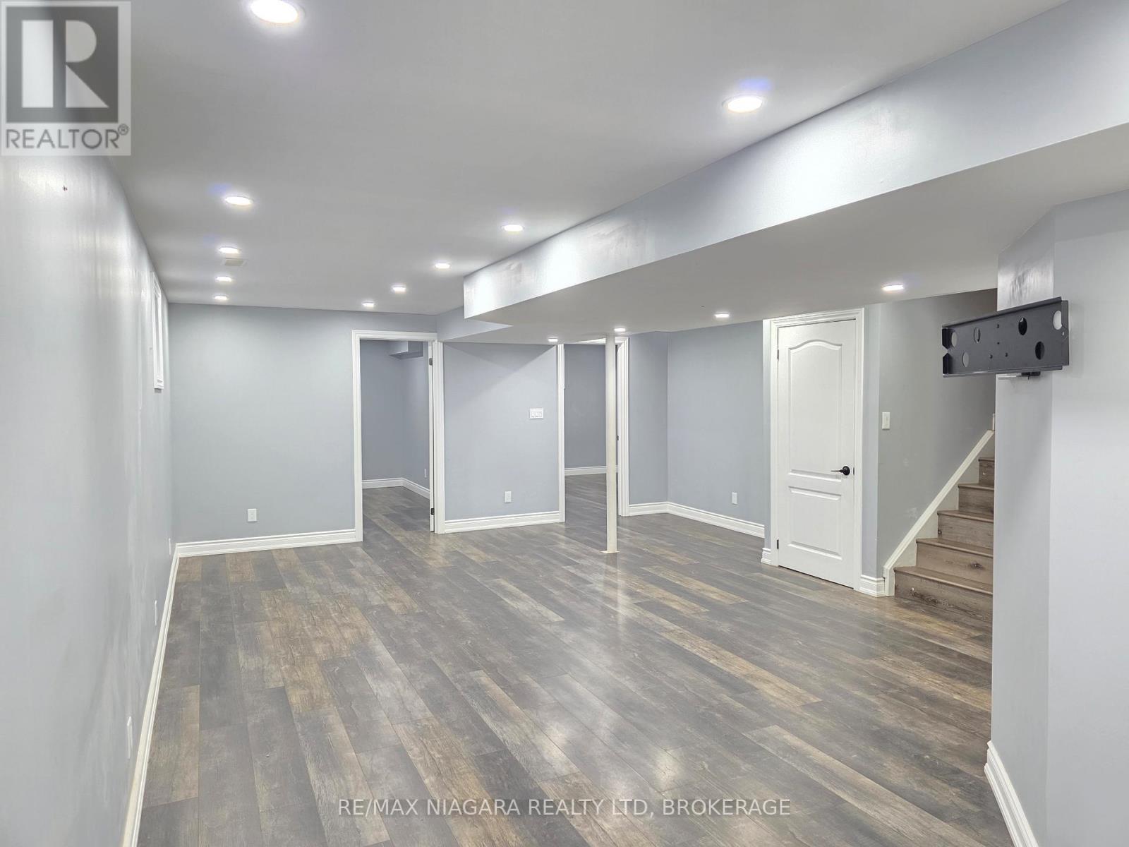 24 Ellis Avenue, St. Catharines (Oakdale), Ontario  L2P 0E6 - Photo 17 - X12452512