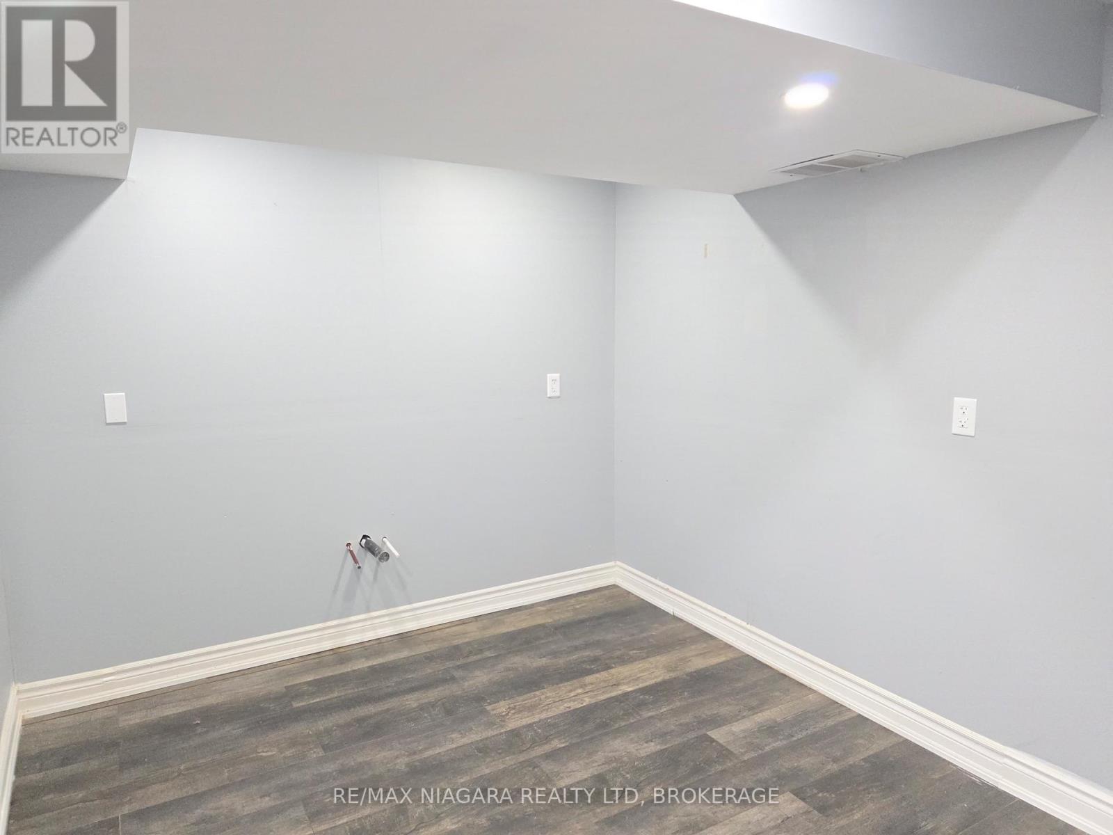24 Ellis Avenue, St. Catharines (Oakdale), Ontario  L2P 0E6 - Photo 20 - X12452512