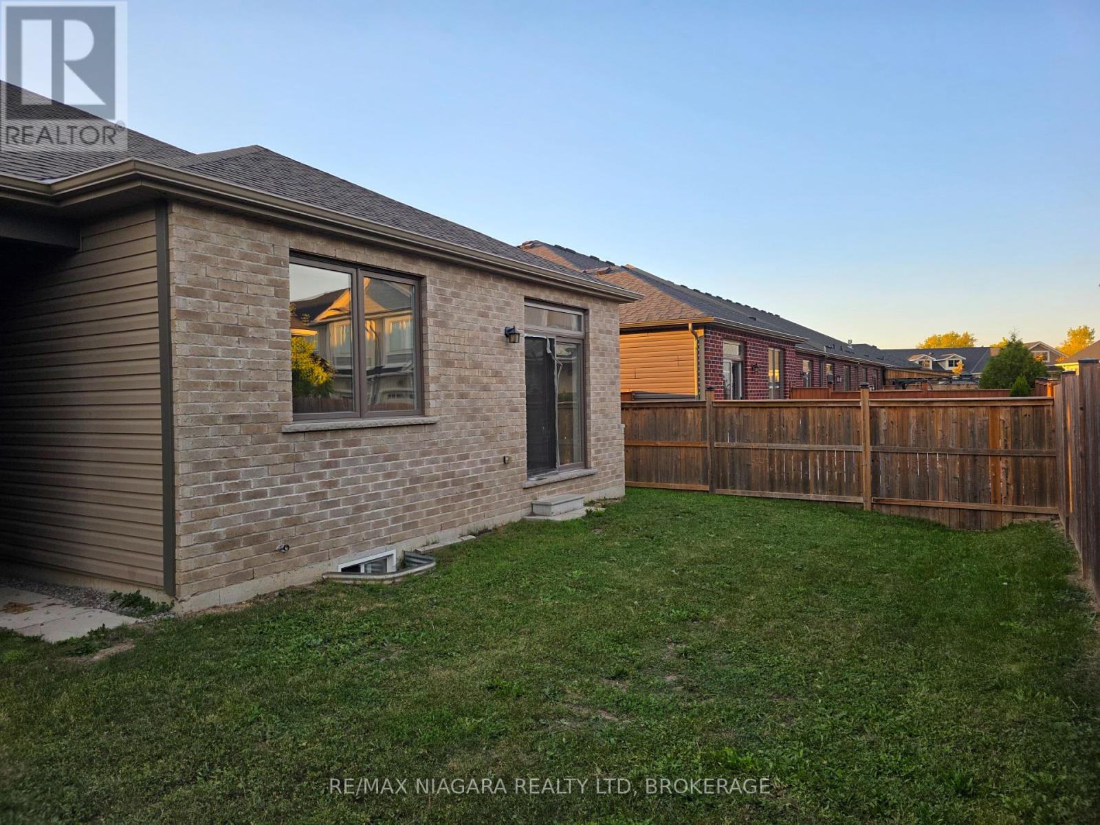 24 Ellis Avenue, St. Catharines (Oakdale), Ontario  L2P 0E6 - Photo 28 - X12452512
