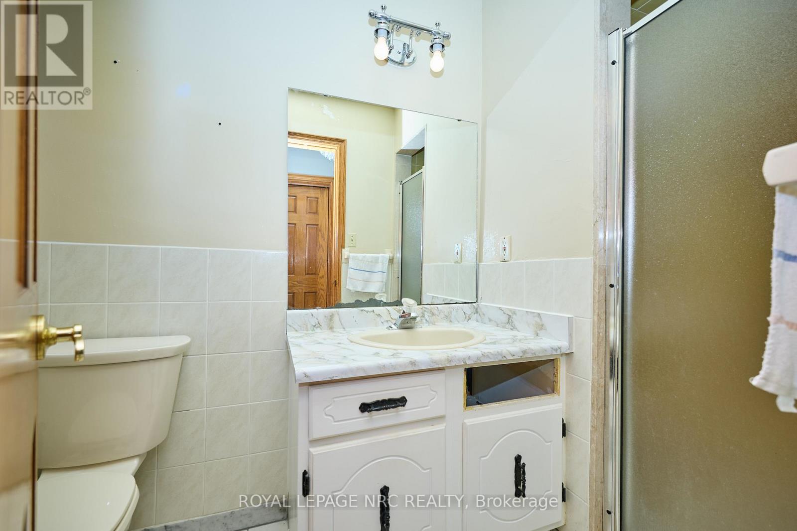 27 Orlando Drive, St. Catharines (Lakeport), Ontario  L2N 6V5 - Photo 13 - X12452774