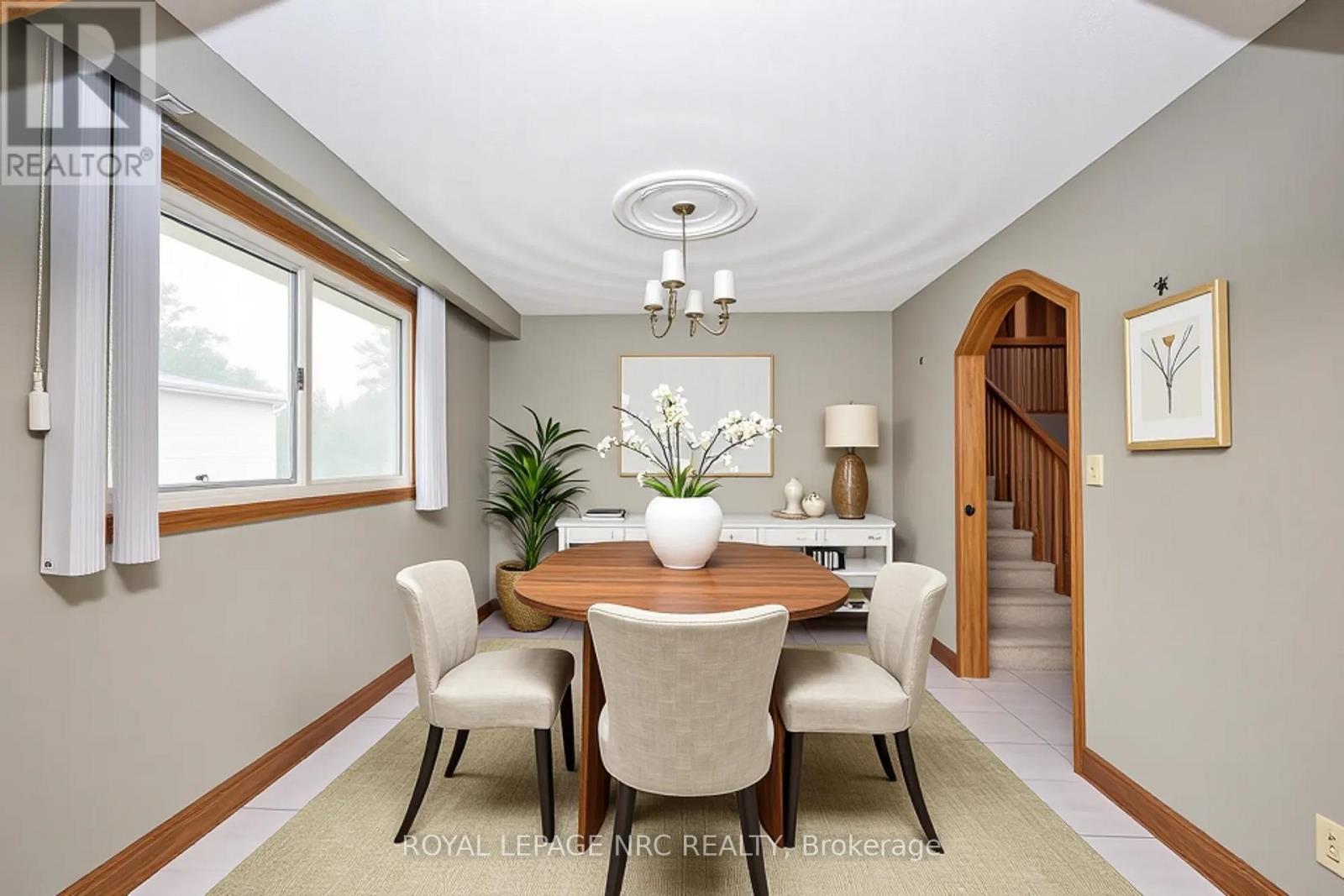 27 Orlando Drive, St. Catharines (Lakeport), Ontario  L2N 6V5 - Photo 4 - X12452774