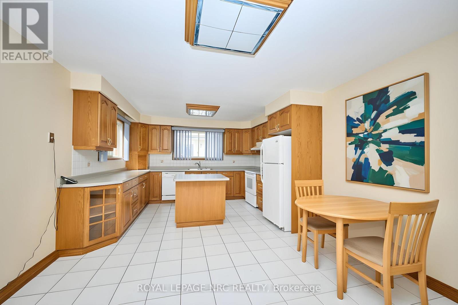 27 Orlando Drive, St. Catharines (Lakeport), Ontario  L2N 6V5 - Photo 5 - X12452774