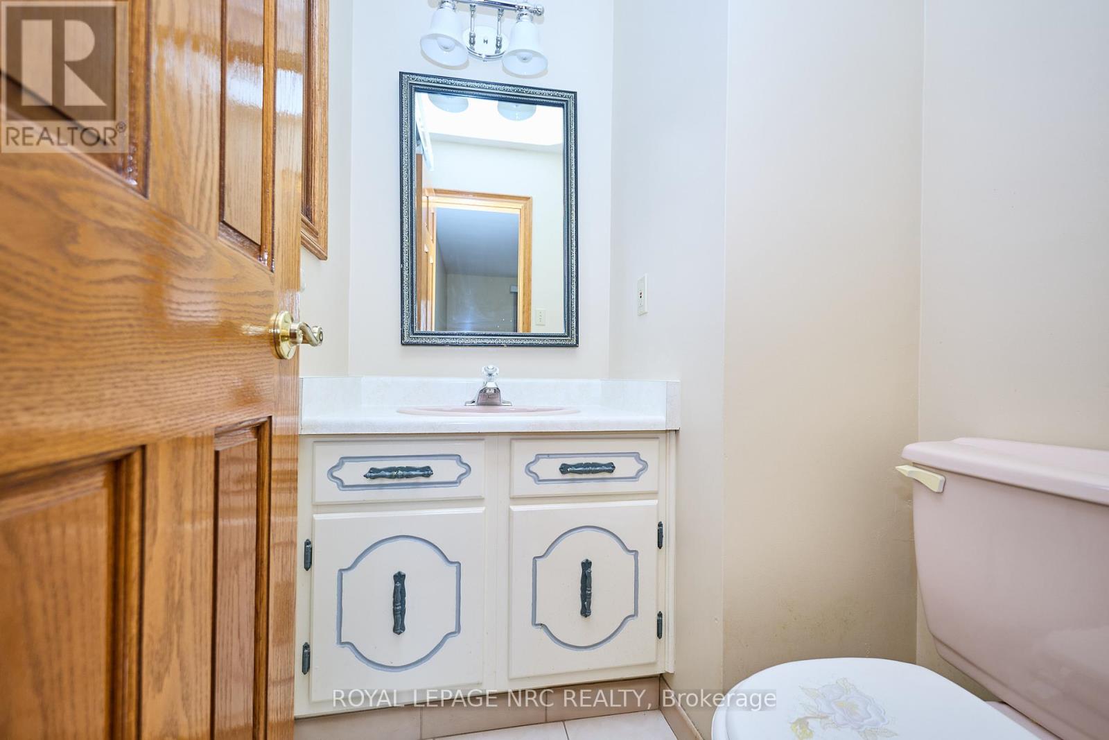 27 Orlando Drive, St. Catharines (Lakeport), Ontario  L2N 6V5 - Photo 7 - X12452774