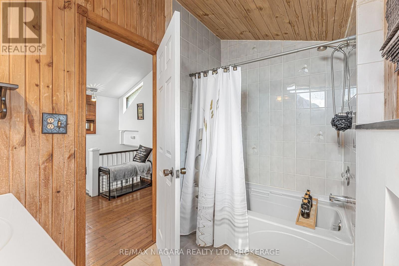 29 Marlatts Road, Thorold (Thorold Downtown), Ontario  L2V 1M9 - Photo 12 - X12452873