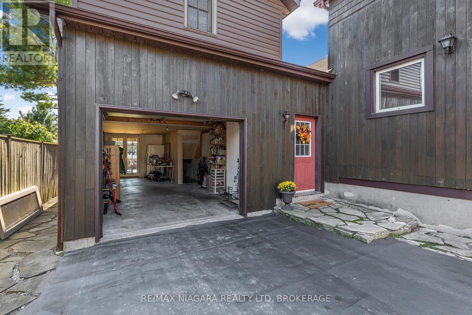 29 Marlatts Road, Thorold (Thorold Downtown), Ontario  L2V 1M9 - Photo 3 - X12452873
