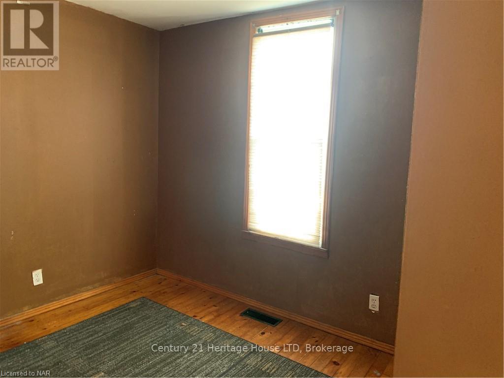 4624 Jepson Street, Niagara Falls (Downtown), Ontario  L2E 1J4 - Photo 10 - X12452894