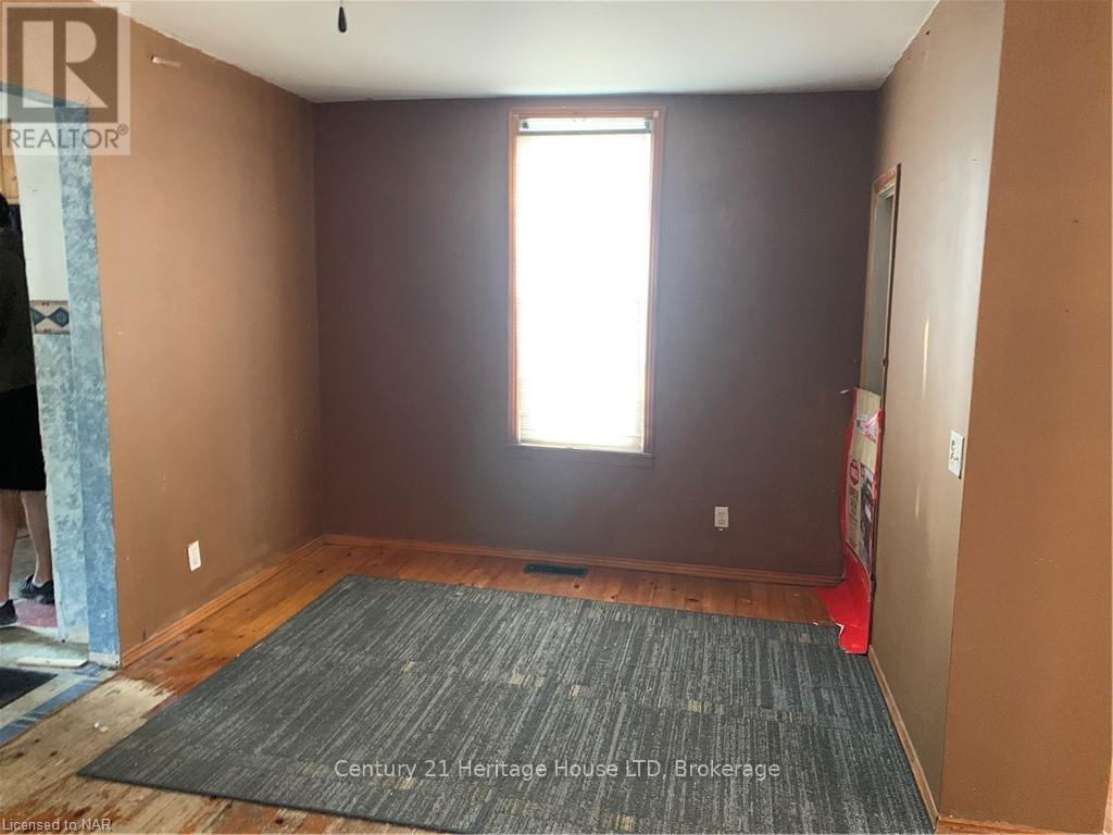 4624 Jepson Street, Niagara Falls (Downtown), Ontario  L2E 1J4 - Photo 11 - X12452894