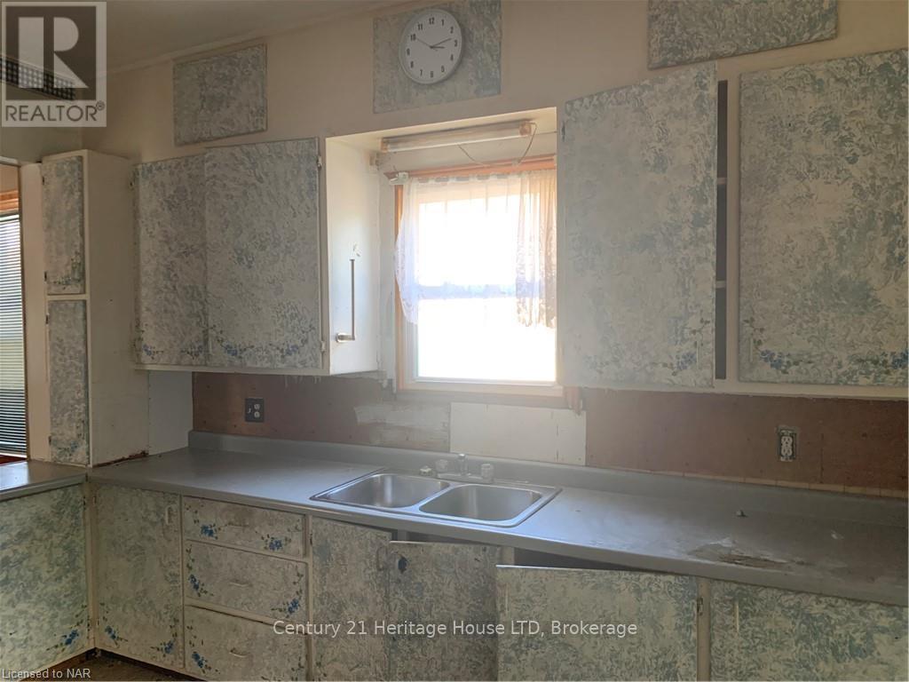 4624 Jepson Street, Niagara Falls (Downtown), Ontario  L2E 1J4 - Photo 13 - X12452894