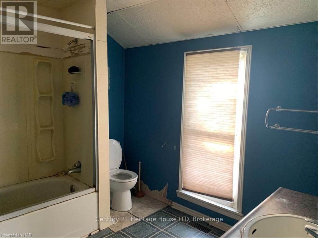 4624 Jepson Street, Niagara Falls (Downtown), Ontario  L2E 1J4 - Photo 16 - X12452894