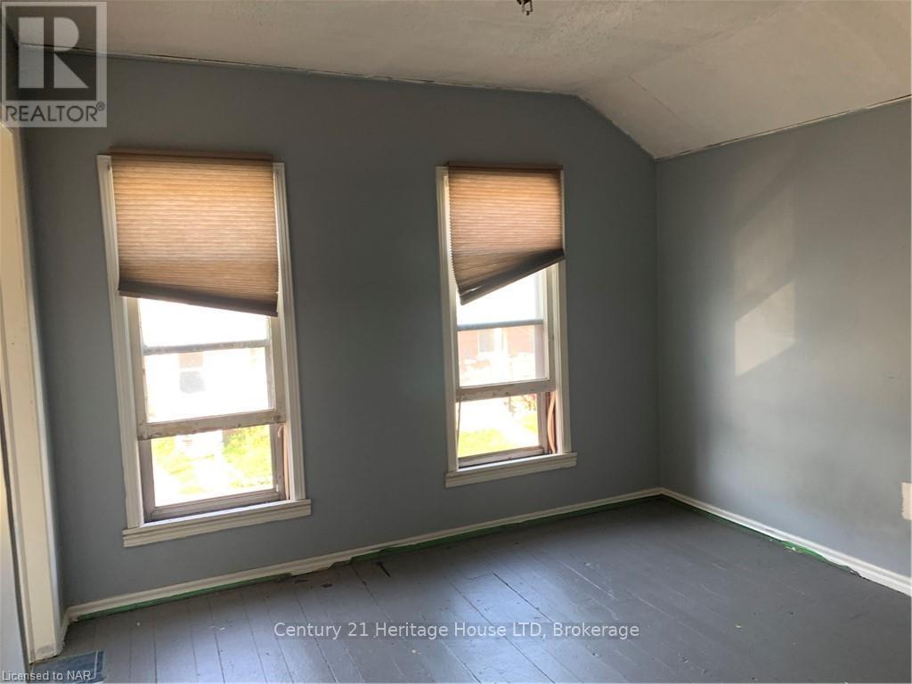 4624 Jepson Street, Niagara Falls (Downtown), Ontario  L2E 1J4 - Photo 17 - X12452894
