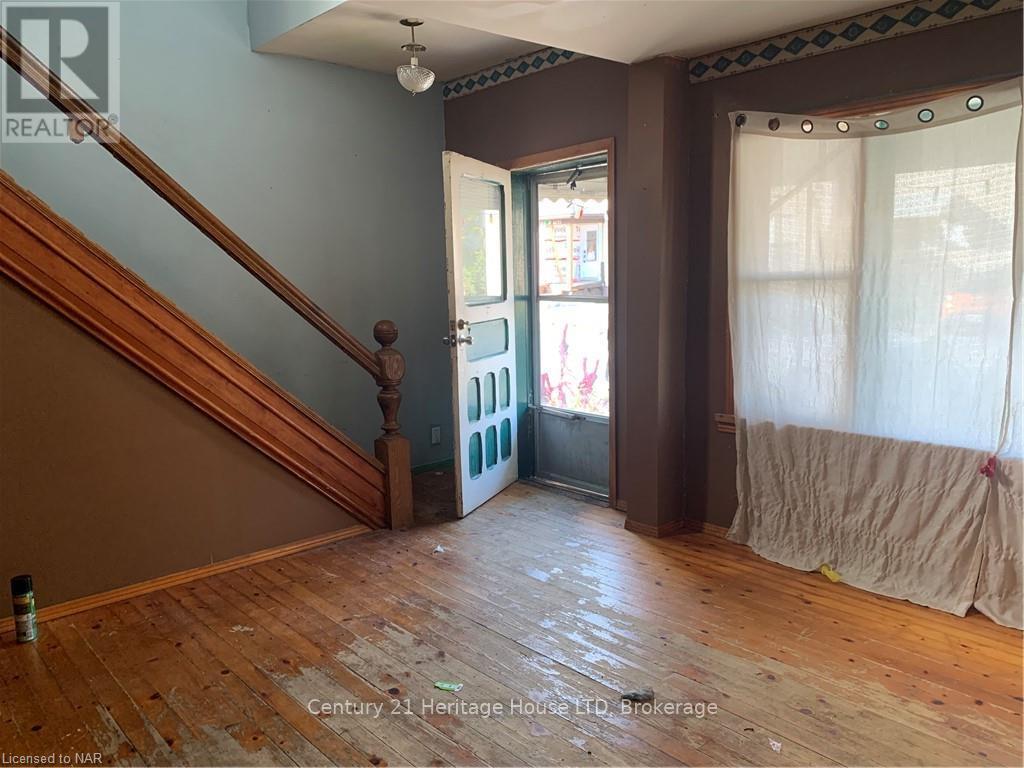4624 Jepson Street, Niagara Falls (Downtown), Ontario  L2E 1J4 - Photo 9 - X12452894