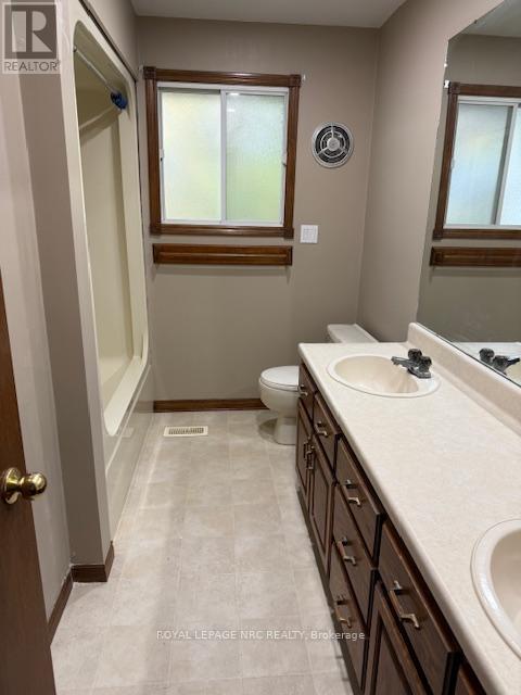 Upper Unit - 105 Fitch Street, Welland (Prince Charles), Ontario  L3C 4V3 - Photo 2 - X12452951