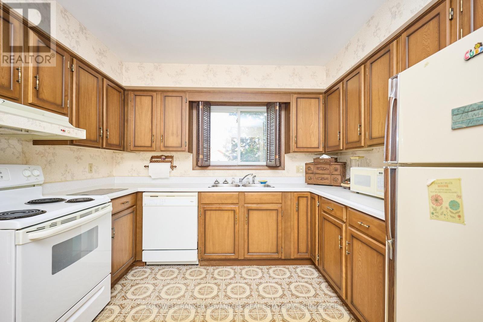47 Sherwood Forrest Trail, Welland (N. Welland), Ontario  L3C 5X7 - Photo 11 - X12453119