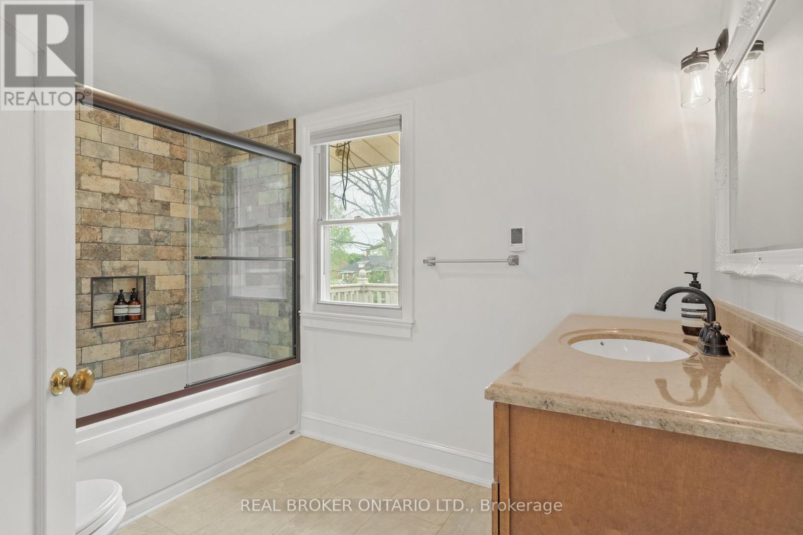 122 Dorothy Street, Welland (Welland Downtown), Ontario  L3B 3V9 - Photo 19 - X12453229